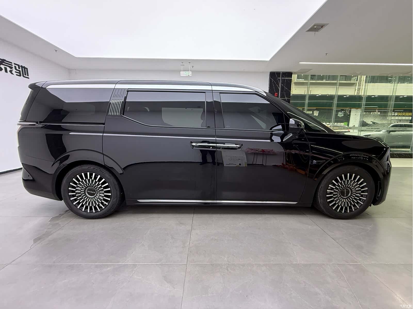 Zeekr 009, 2024 19