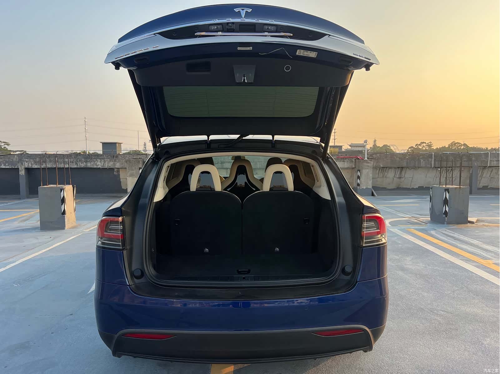 Tesla Model X, 2017 17