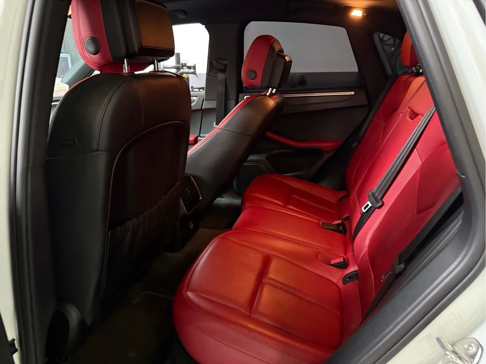 Porsche Macan, 2019 все фото