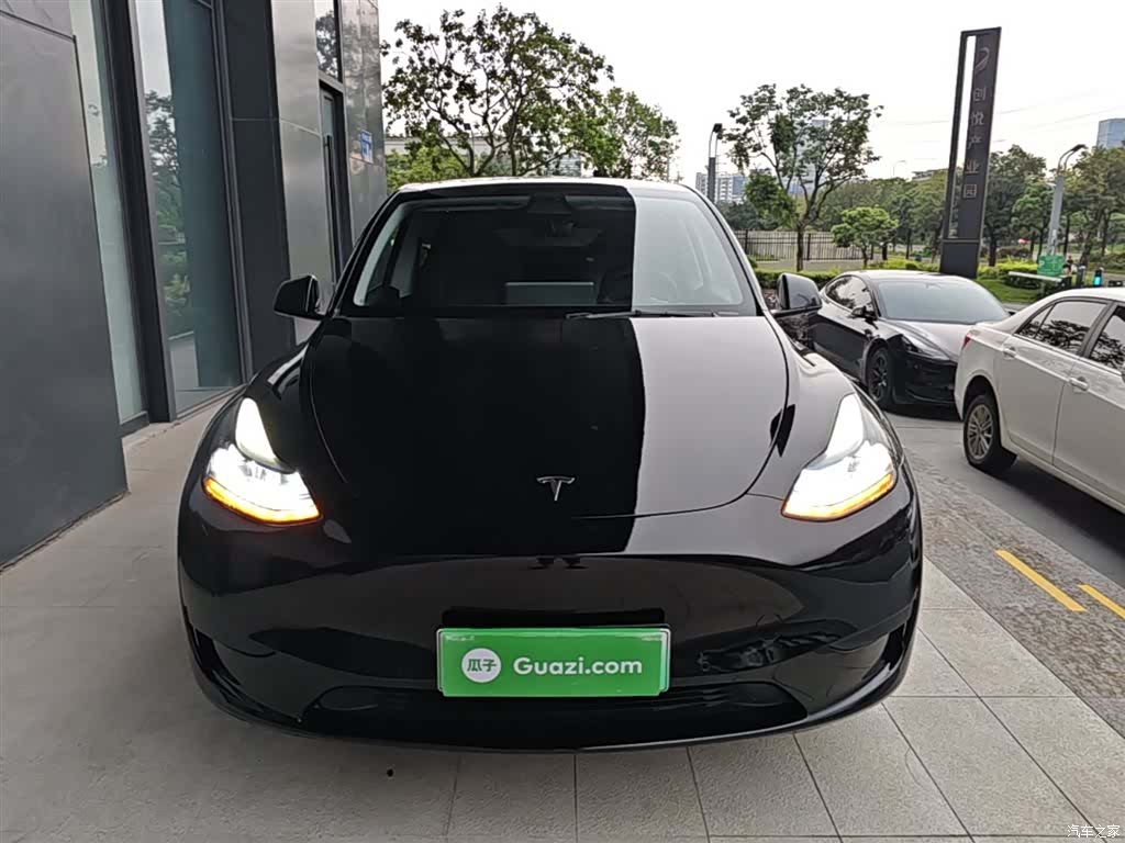 Tesla Model Y, 2023 3