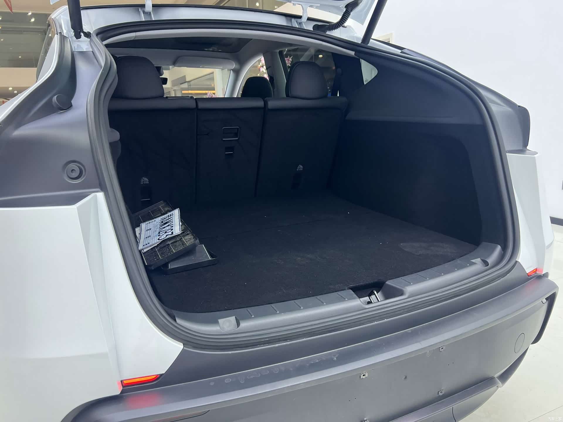 Tesla Model Y, 2025 9