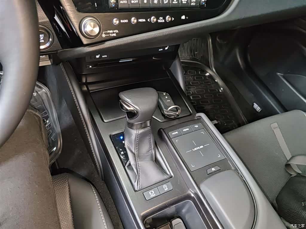 Lexus ES, 2022 14