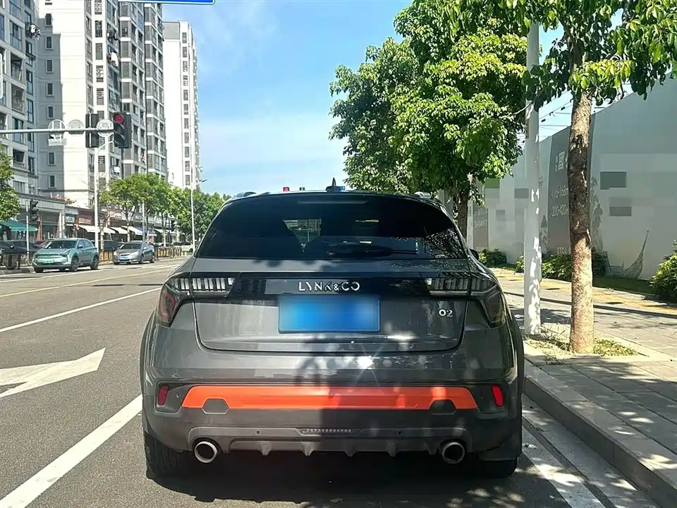 Lynk & Co 02