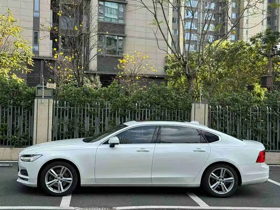 Volvo S90