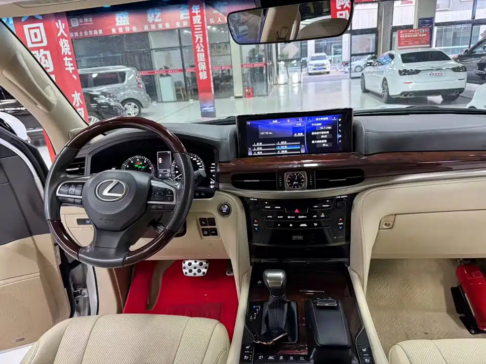 Lexus LX