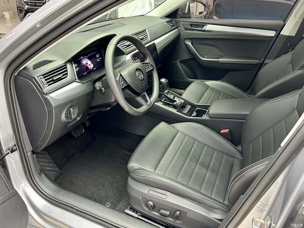 Skoda Superb, 2023 8