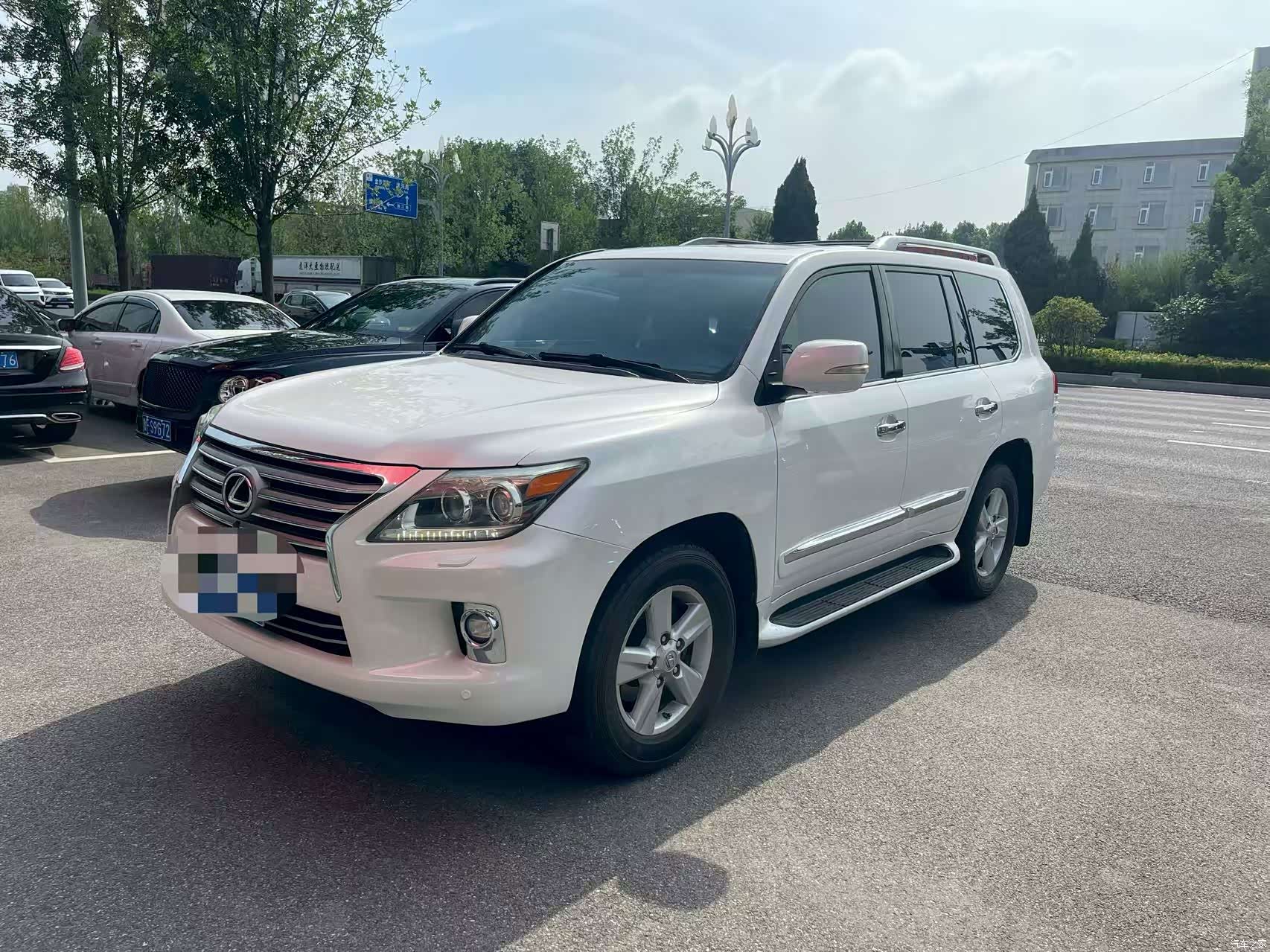 Lexus LX, 2013 1
