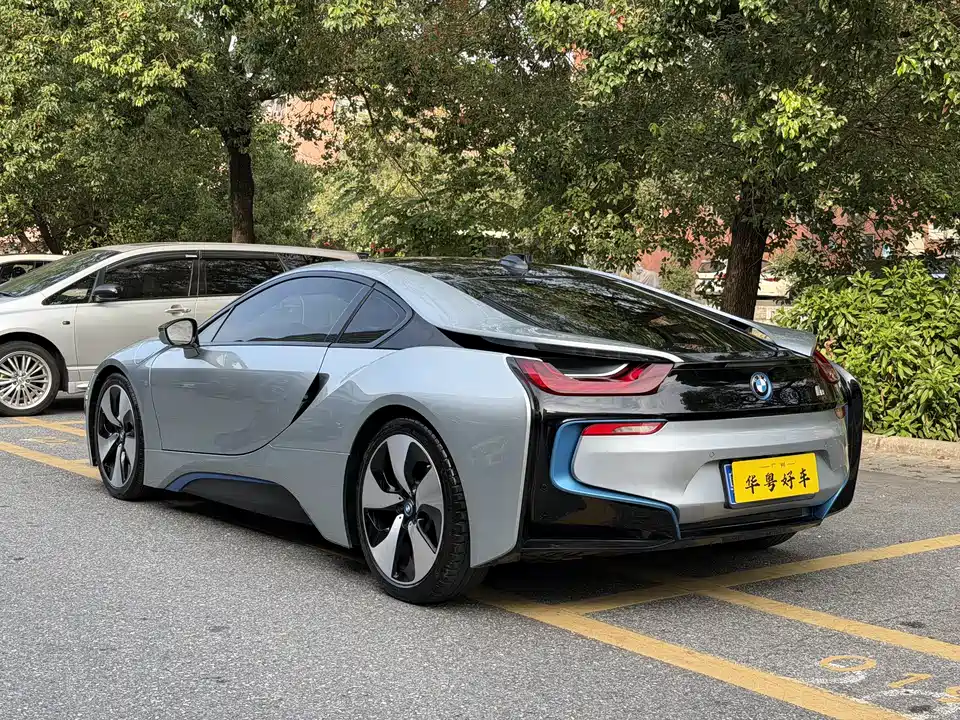 BMW i8