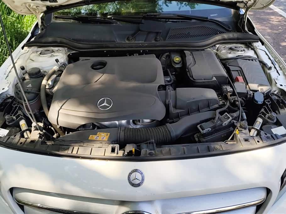 Mercedes-Benz GLA Mercedes-Benz GLA