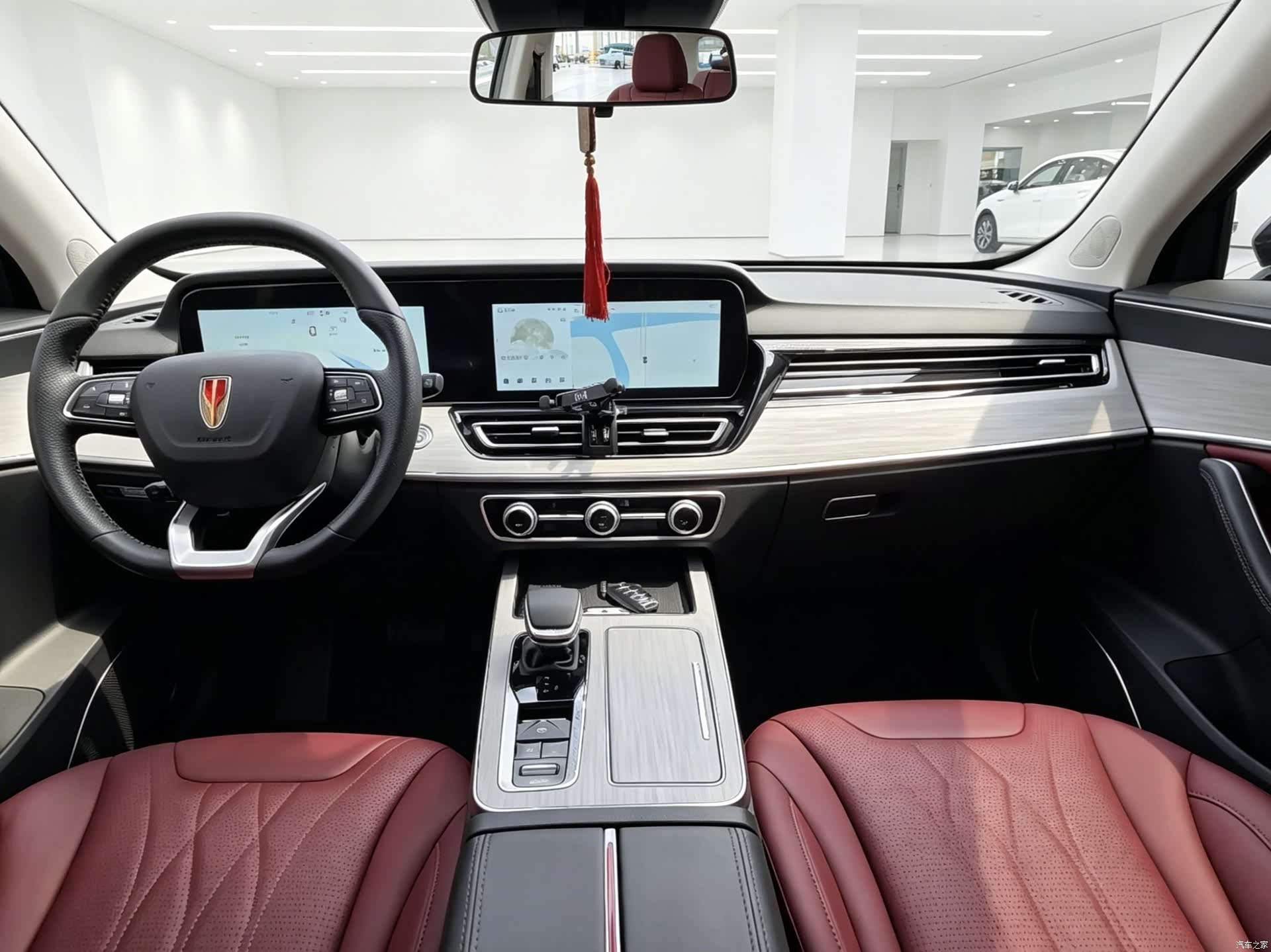 Hongqi HS5, 2025 8