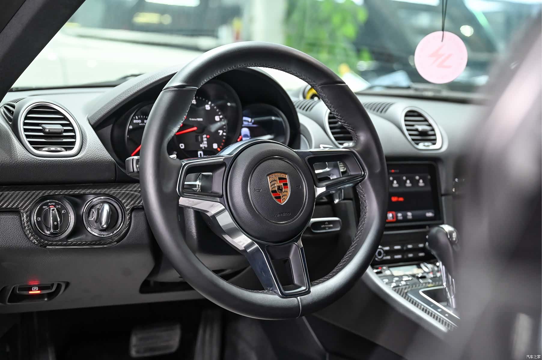 Porsche Cayman, 2019 10