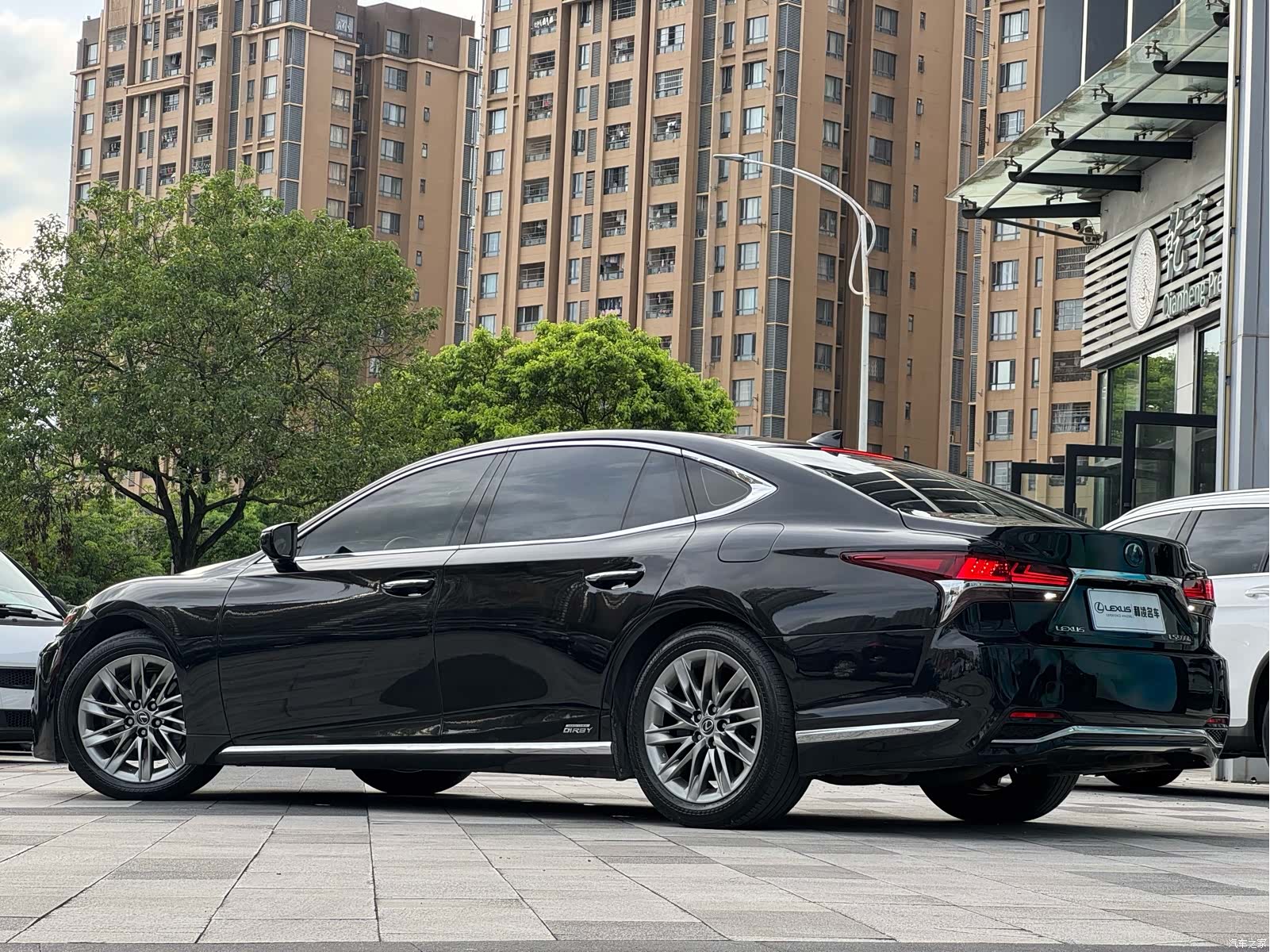 Lexus LS, 2020 4