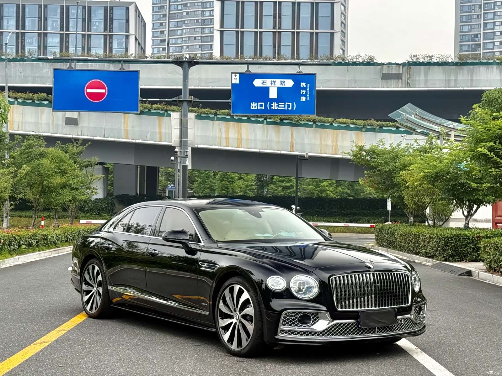 Bentley Flying Spur, 2023 2