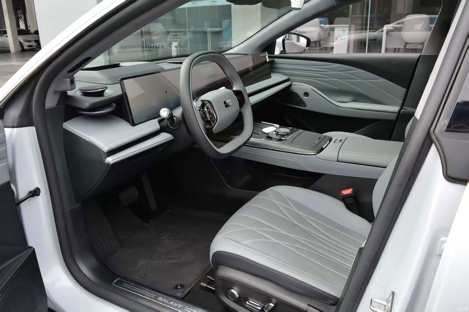 Geely E8, 2025 7