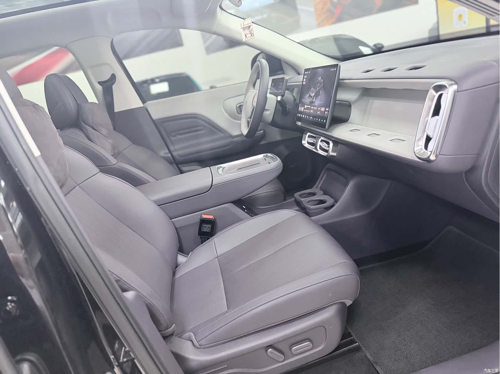 Leapmotor B10, 2025 12