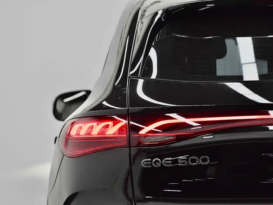 Mercedes-Benz EQE SUV