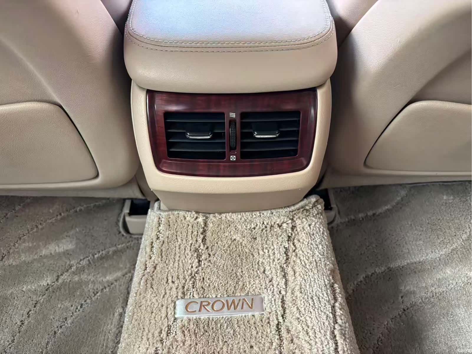 Toyota Crown, 2012 11