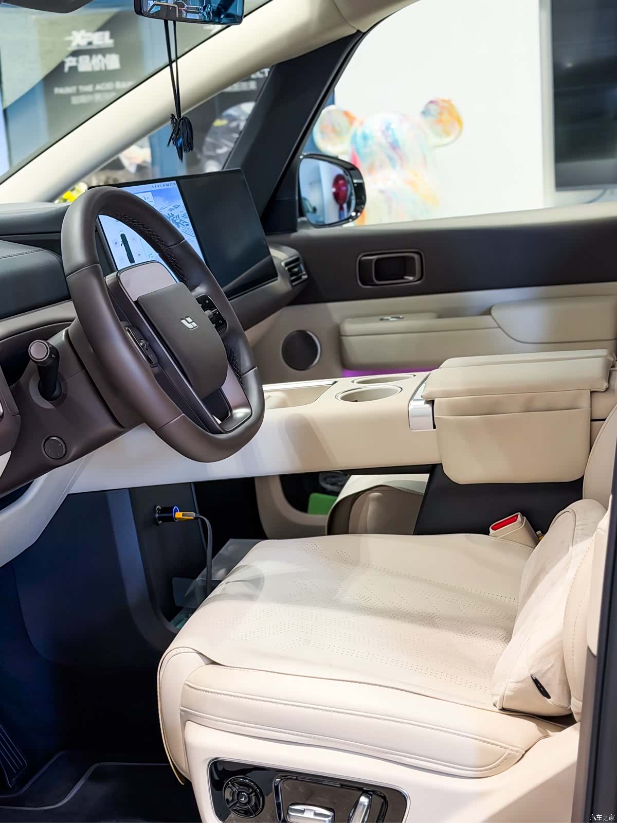 Li Auto MEGA, 2025 8