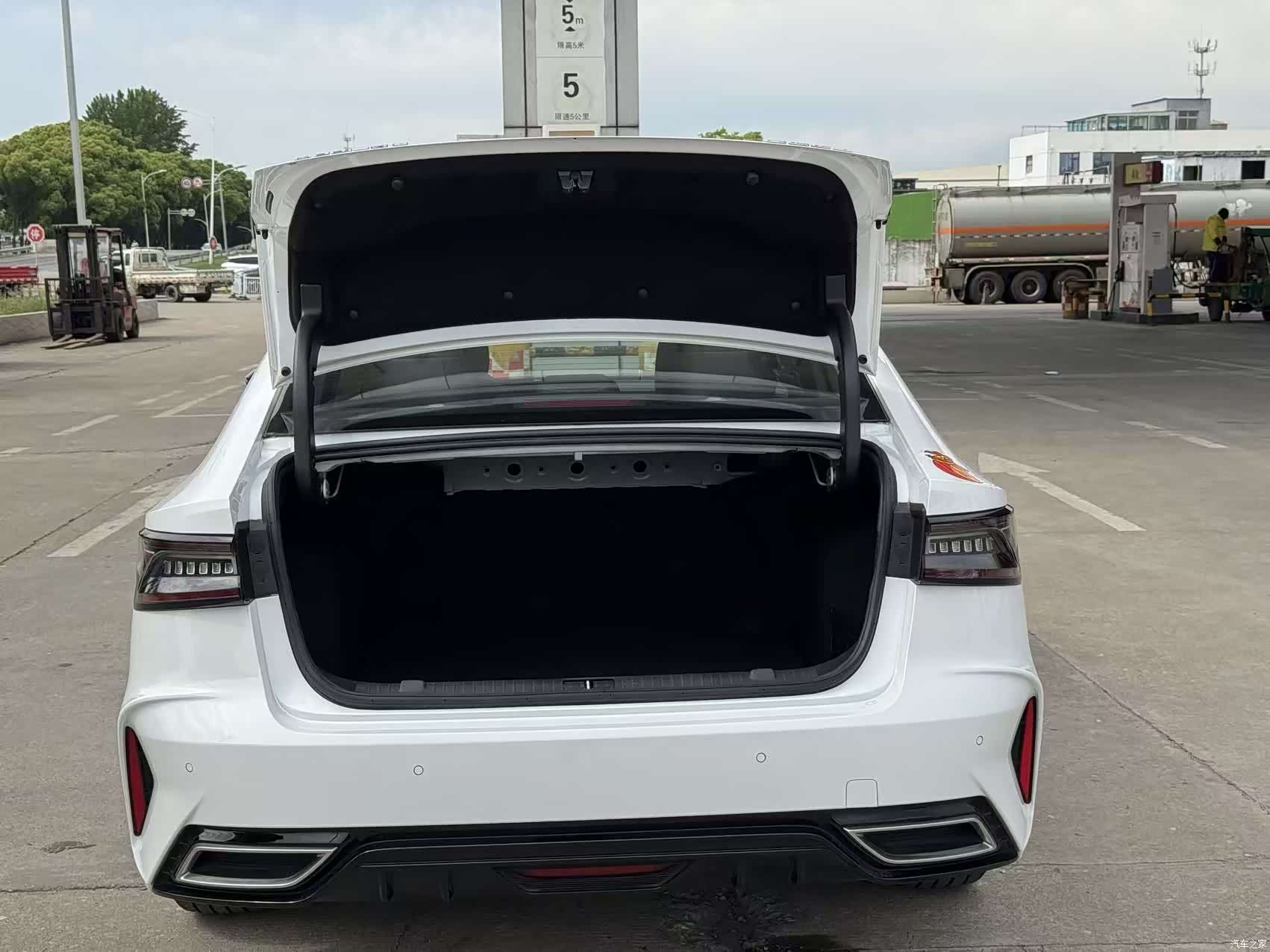 Chery Arrizo 8, 2023 9
