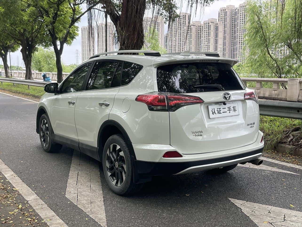 Toyota RAV4, 2016 все фото