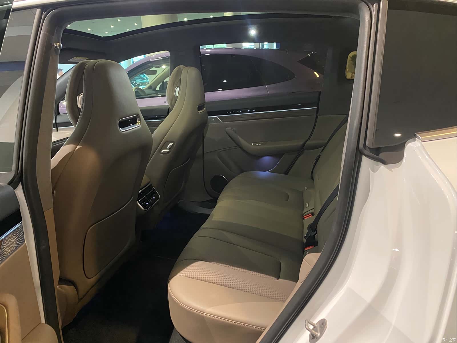 Luxeed R7, 2025 8