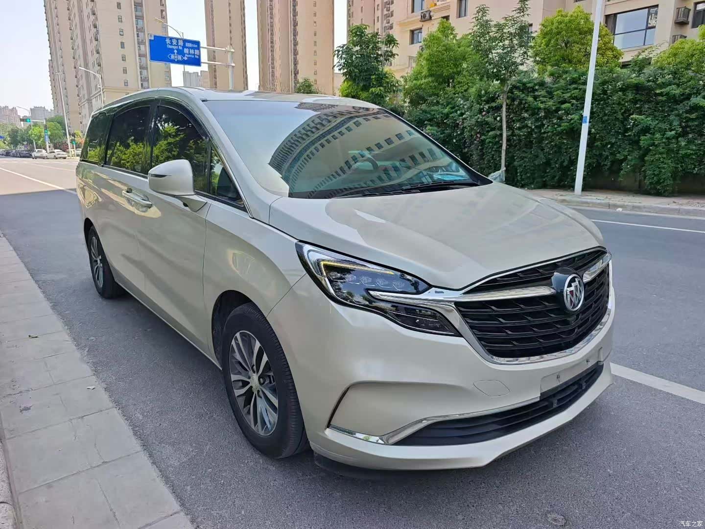 Buick GL8, 2021 3