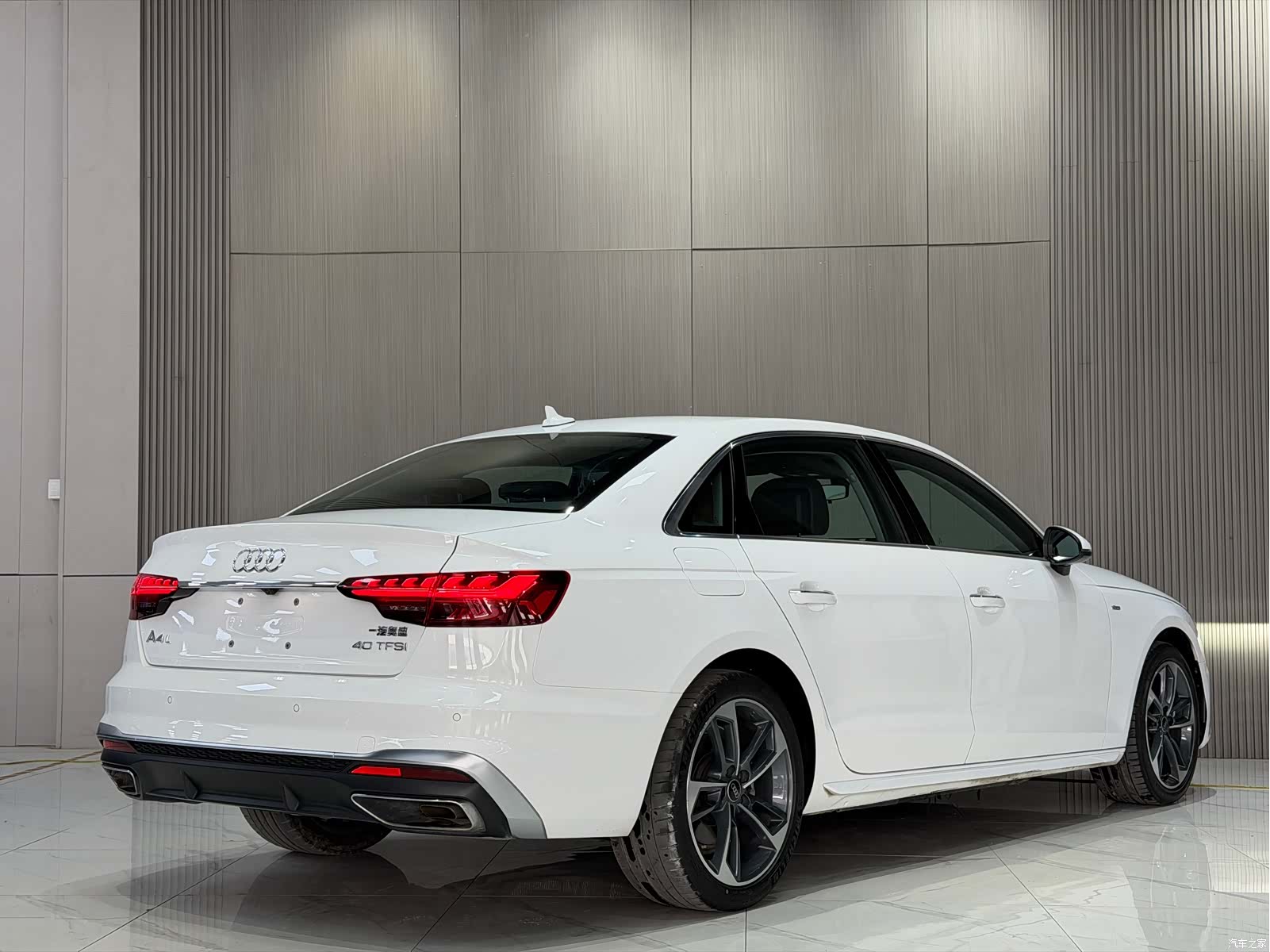 Audi A4L, 2023 все фото