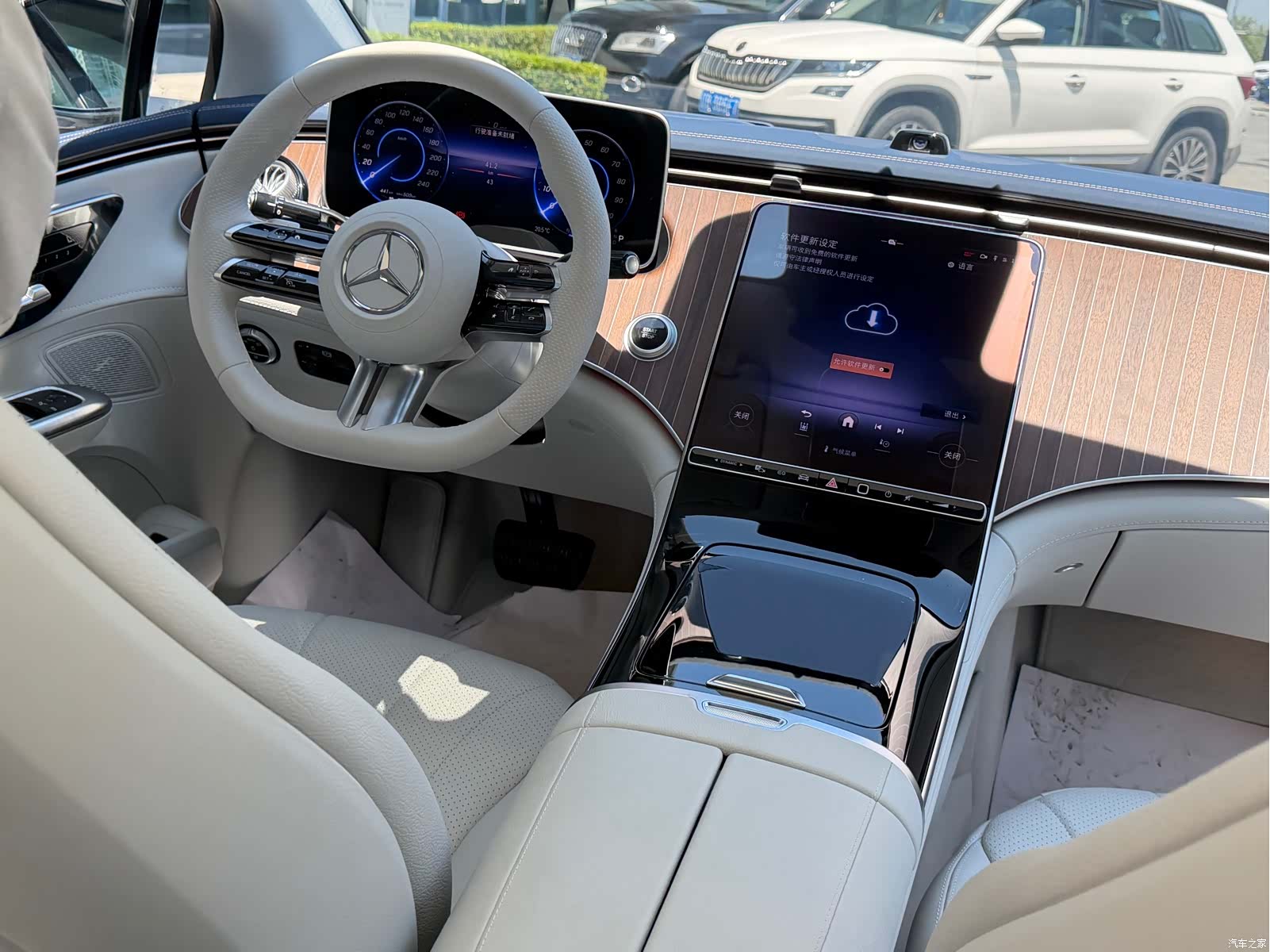 Mercedes-Benz EQE, 2025 12