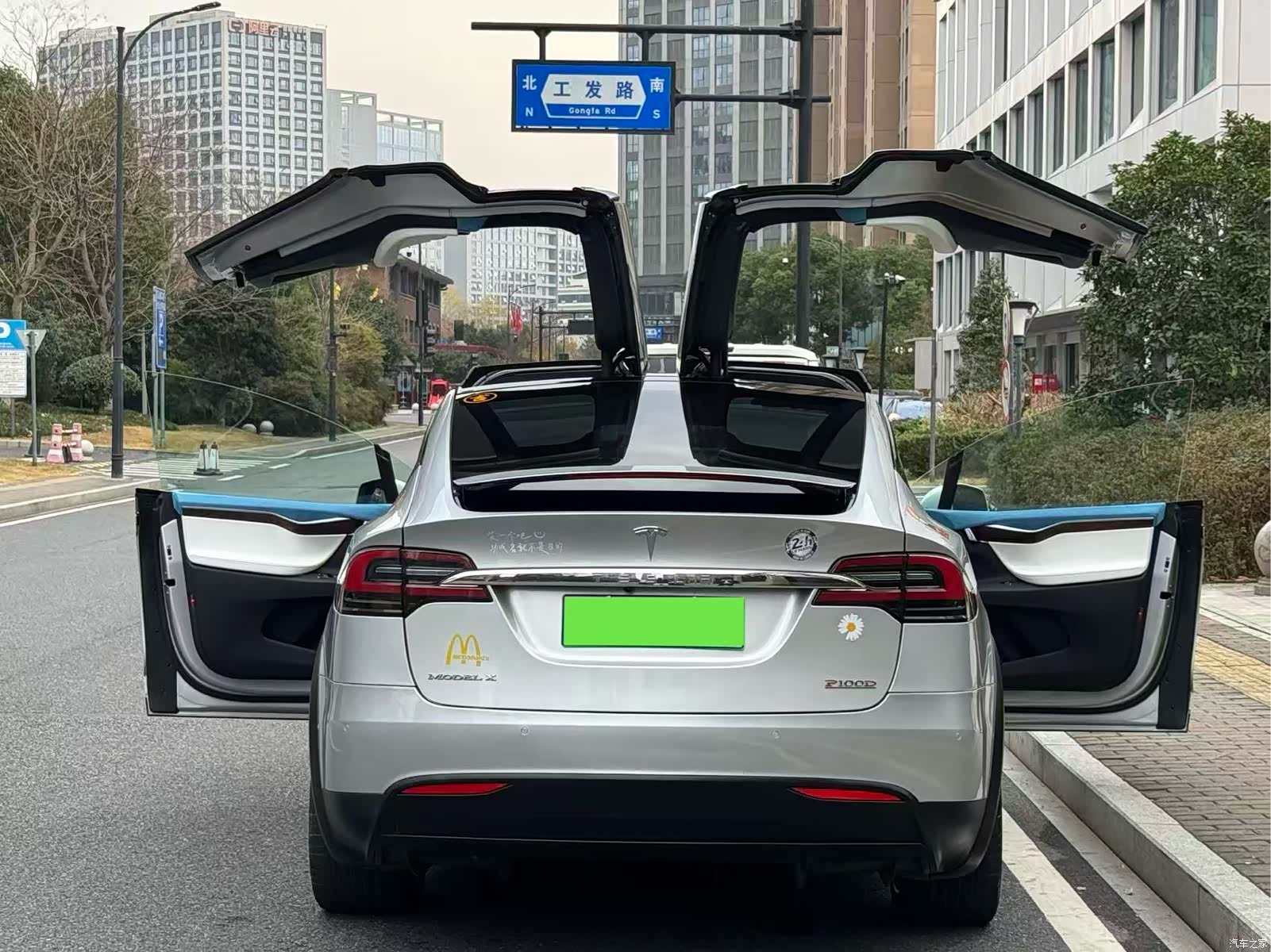 Tesla Model X, 2016 11