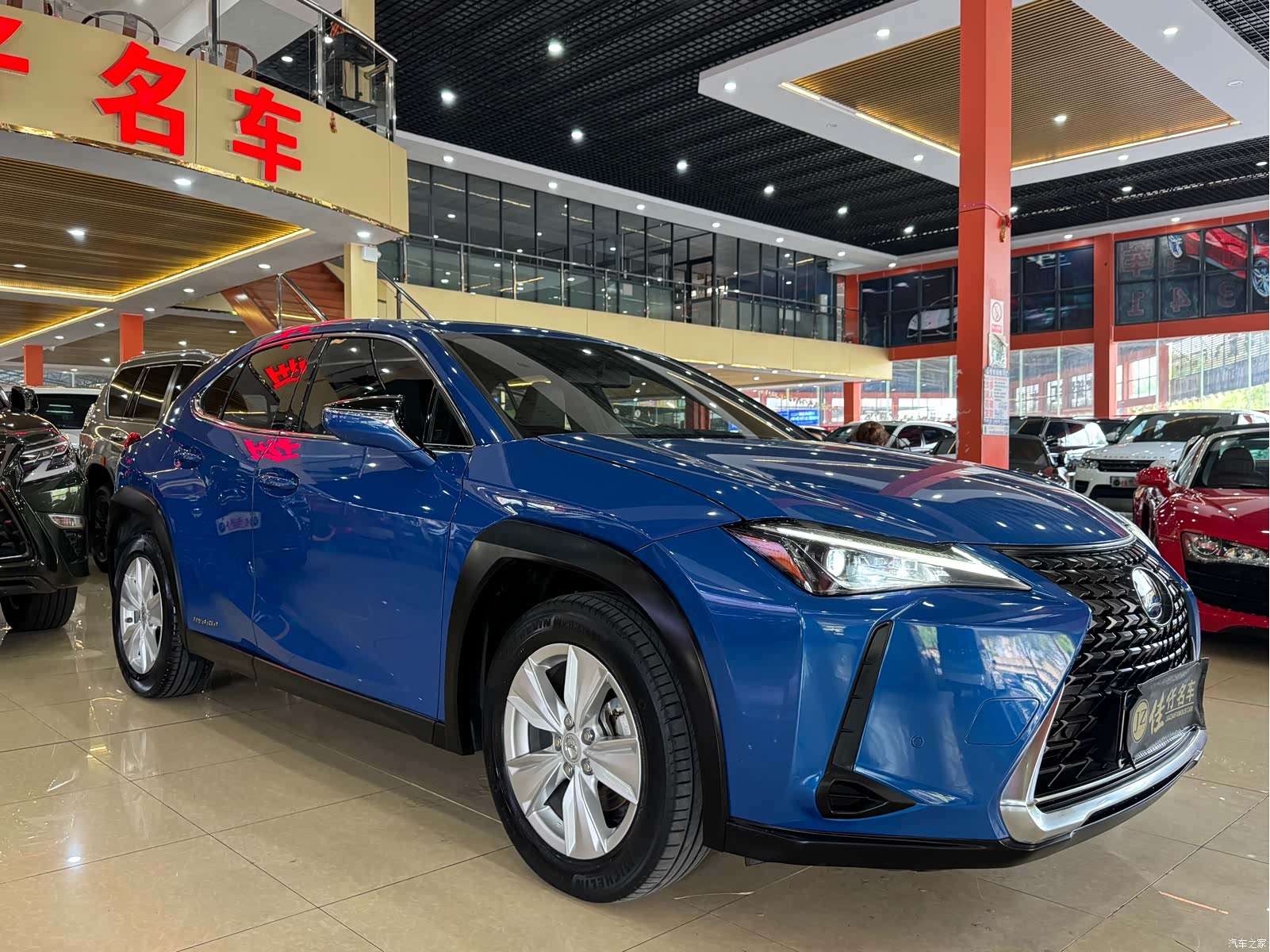 Lexus UX, 2019 3
