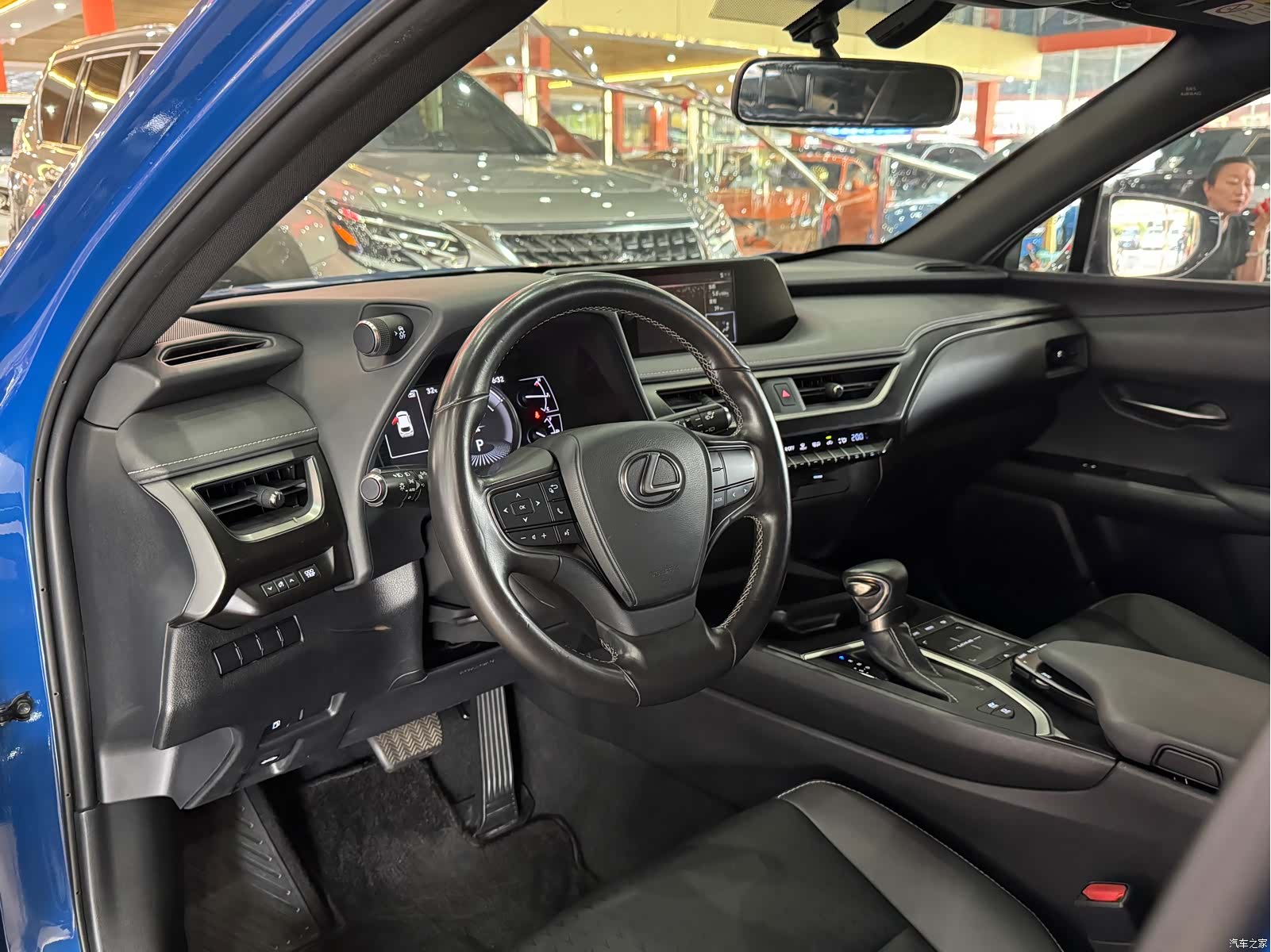Lexus UX, 2019 7