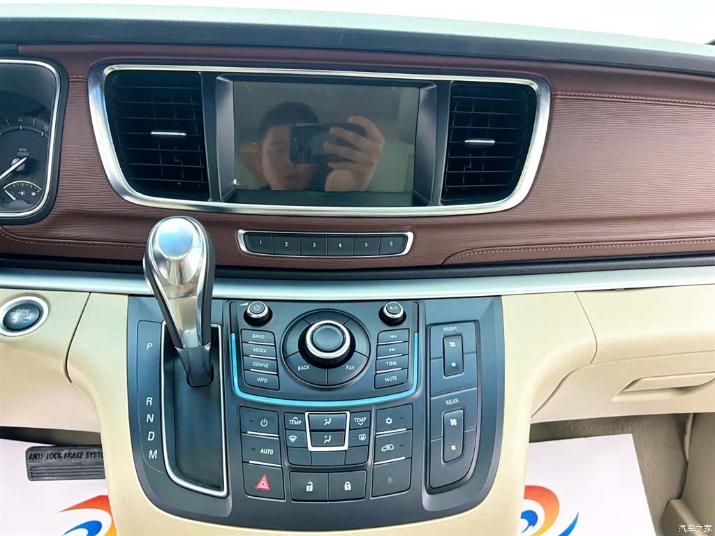Buick GL8, 2016 11