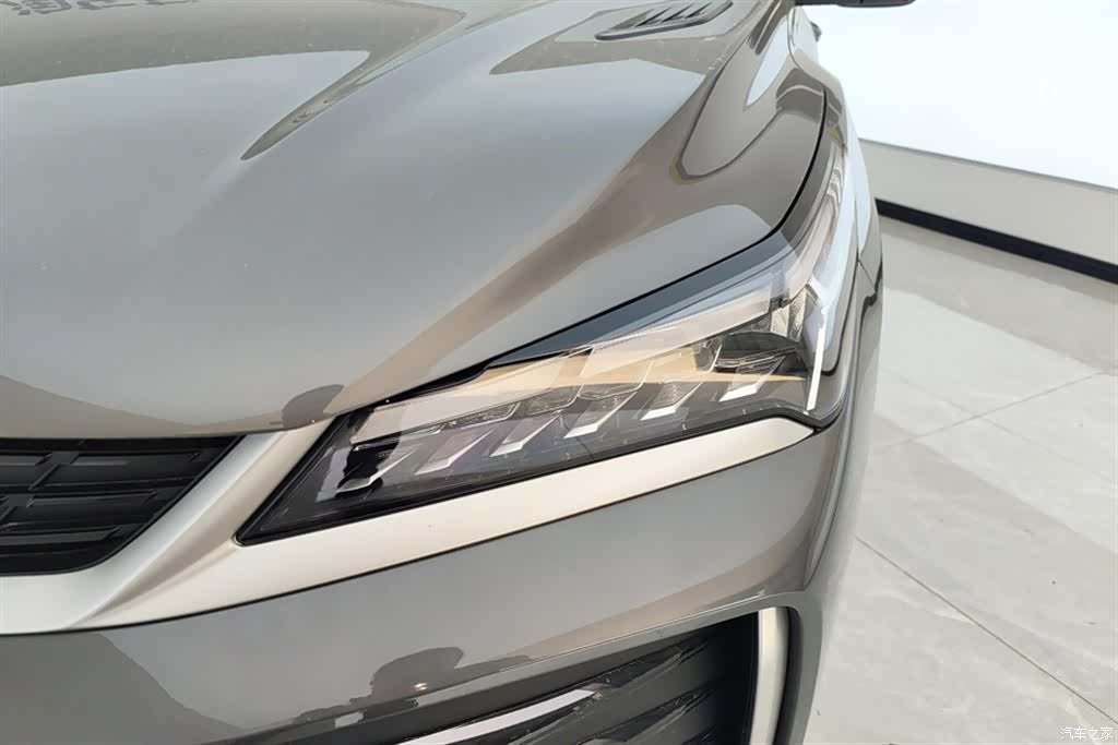 Geely Coolray, 2026 все фото