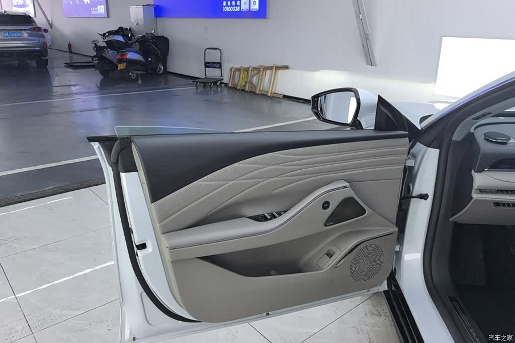 Geely 8, 2026 7
