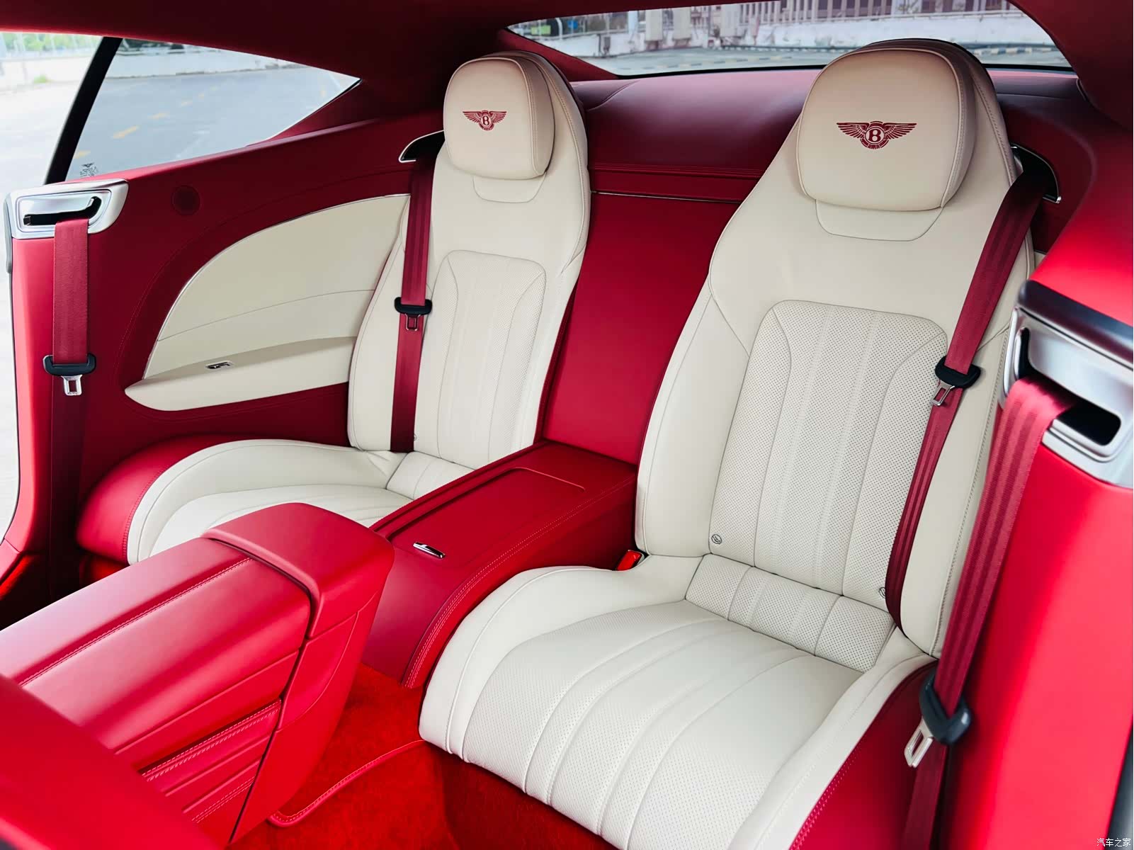 Bentley Continental GT, 2024 все фото
