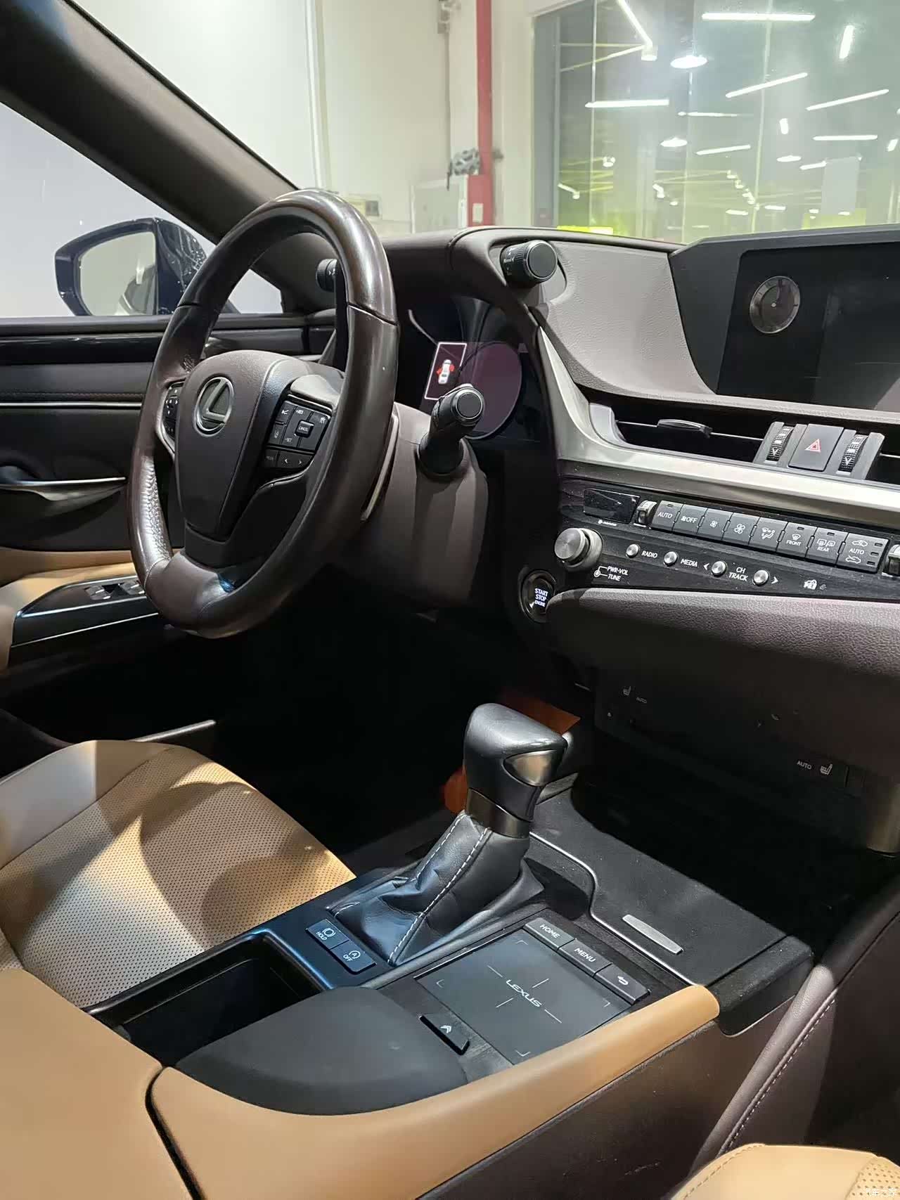 Lexus ES, 2020 11