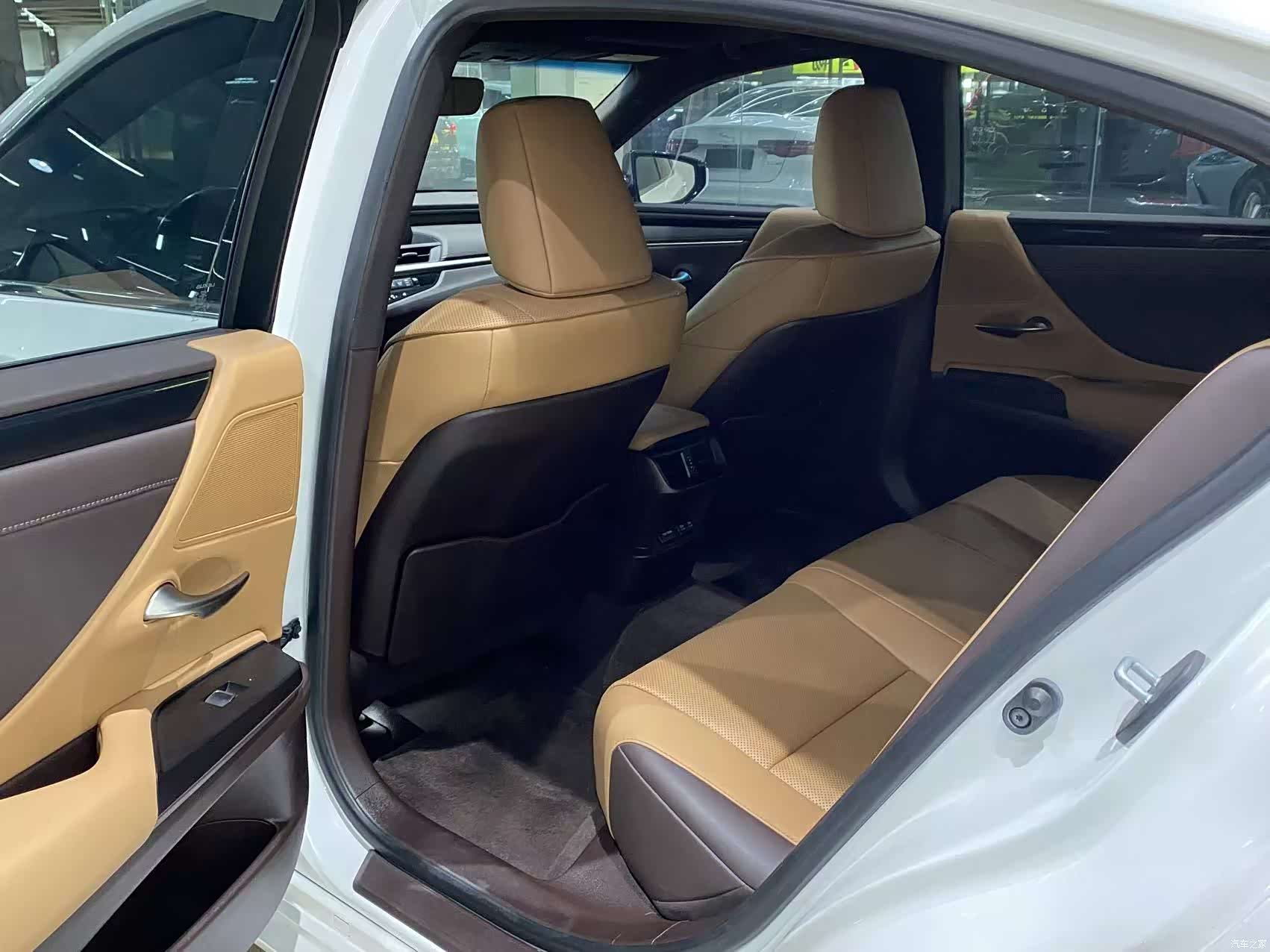 Lexus ES, 2020 16