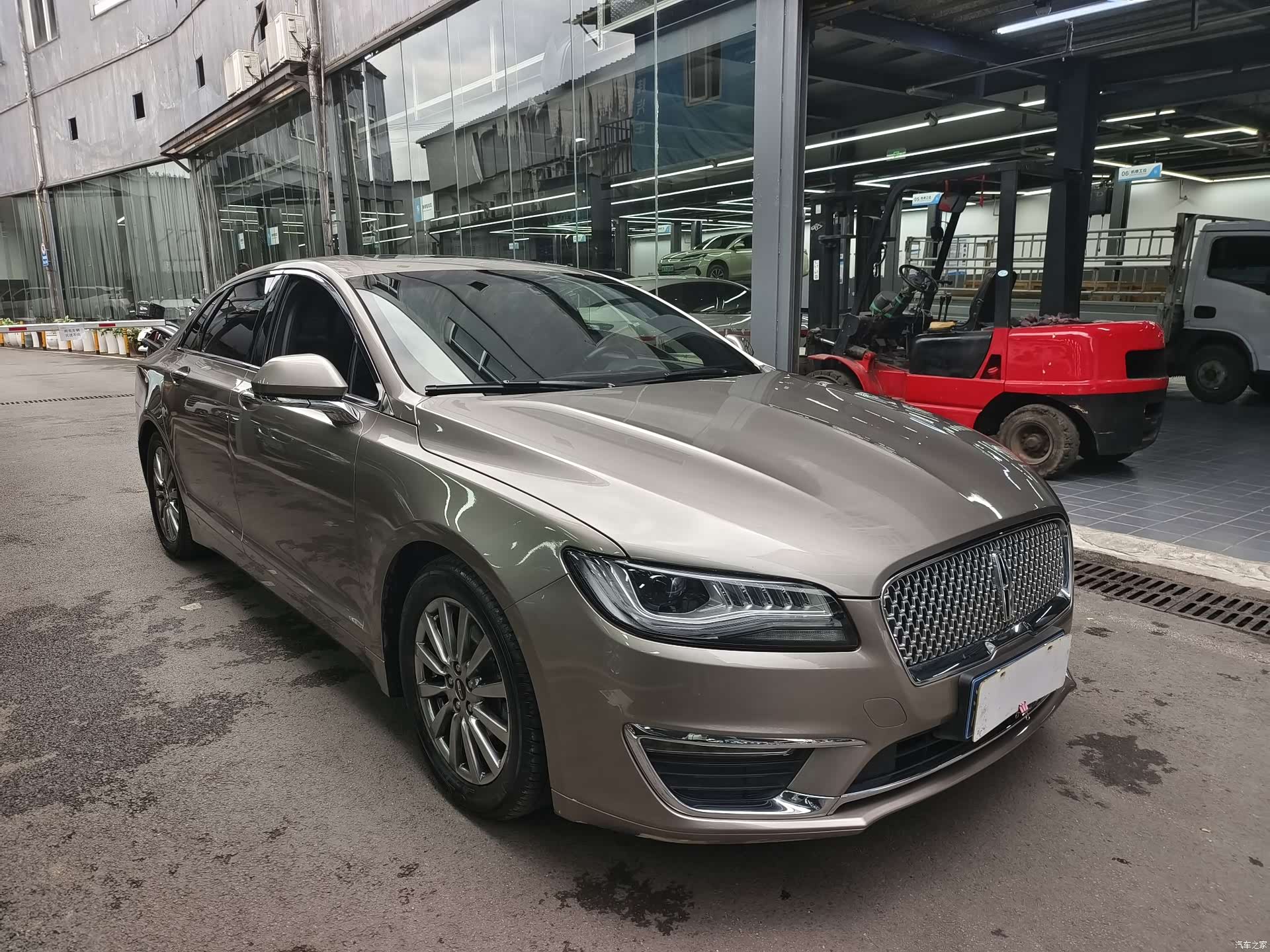 Lincoln MKZ, 2019 3