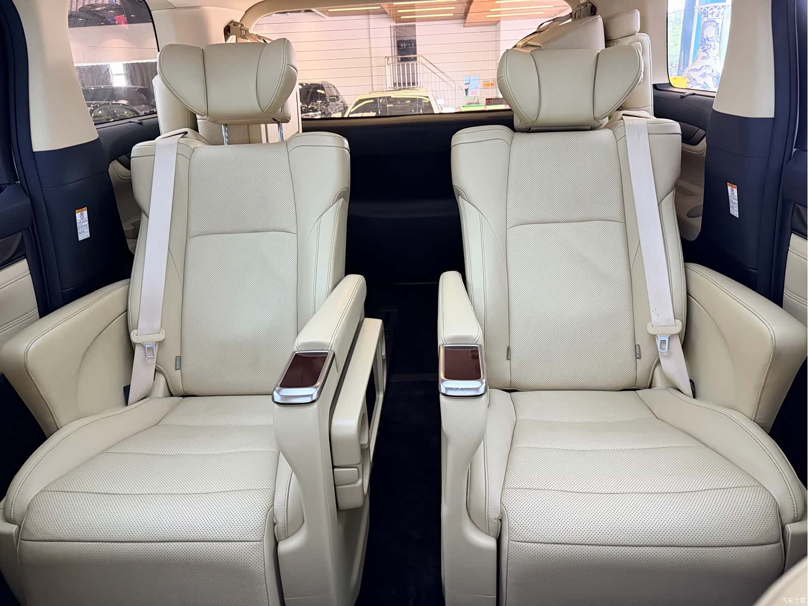 Toyota Alphard, 2018 9