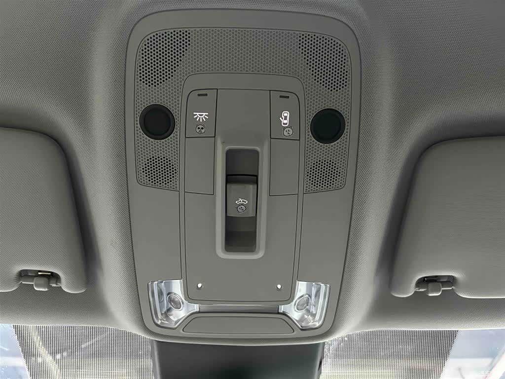 Audi Q2L, 2023 9