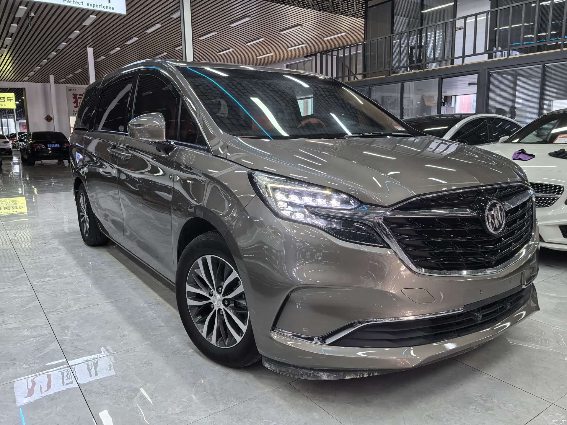 Buick GL8, 2021 3