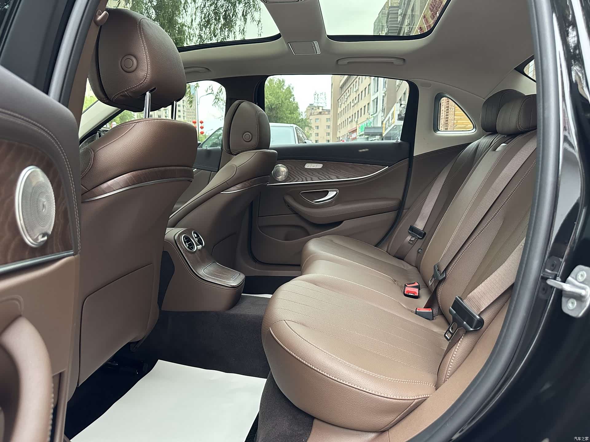 Mercedes-Benz E-Class, 2023 17