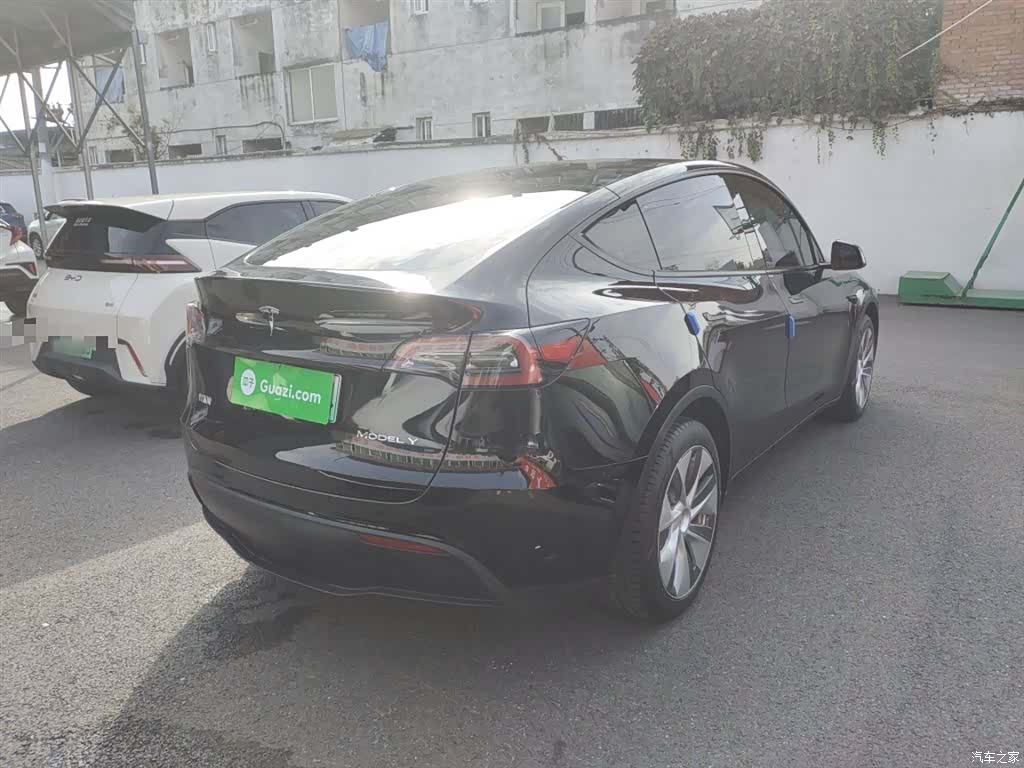 Tesla Model Y, 2022 23