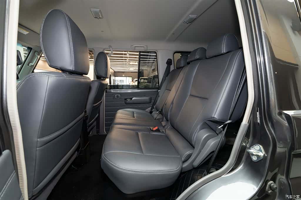 Toyota Land Cruiser, 2025 10