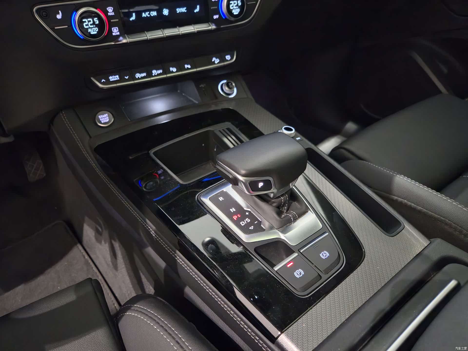 Audi Q5L, 2022 10