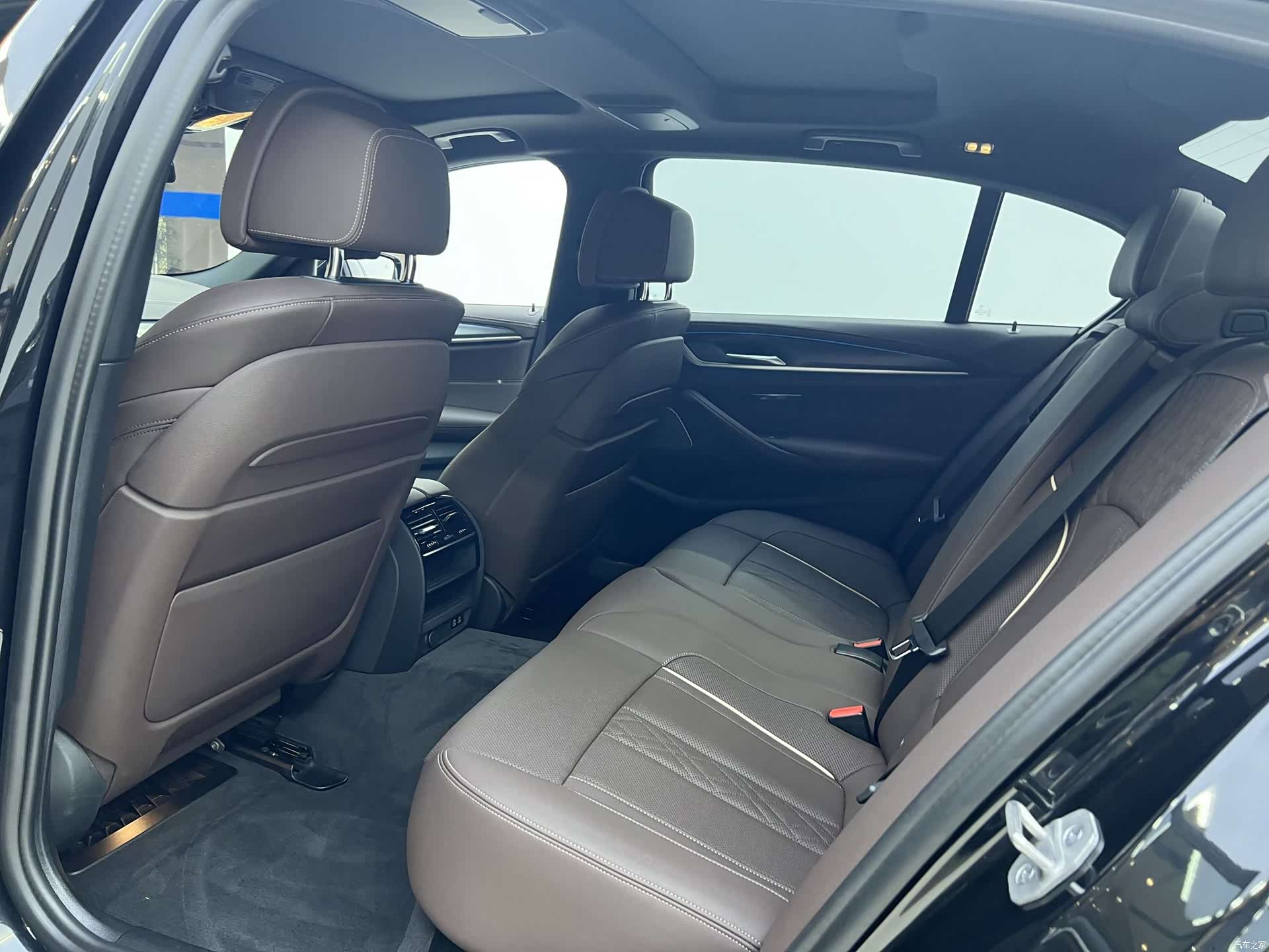BMW 5 Series, 2021 24