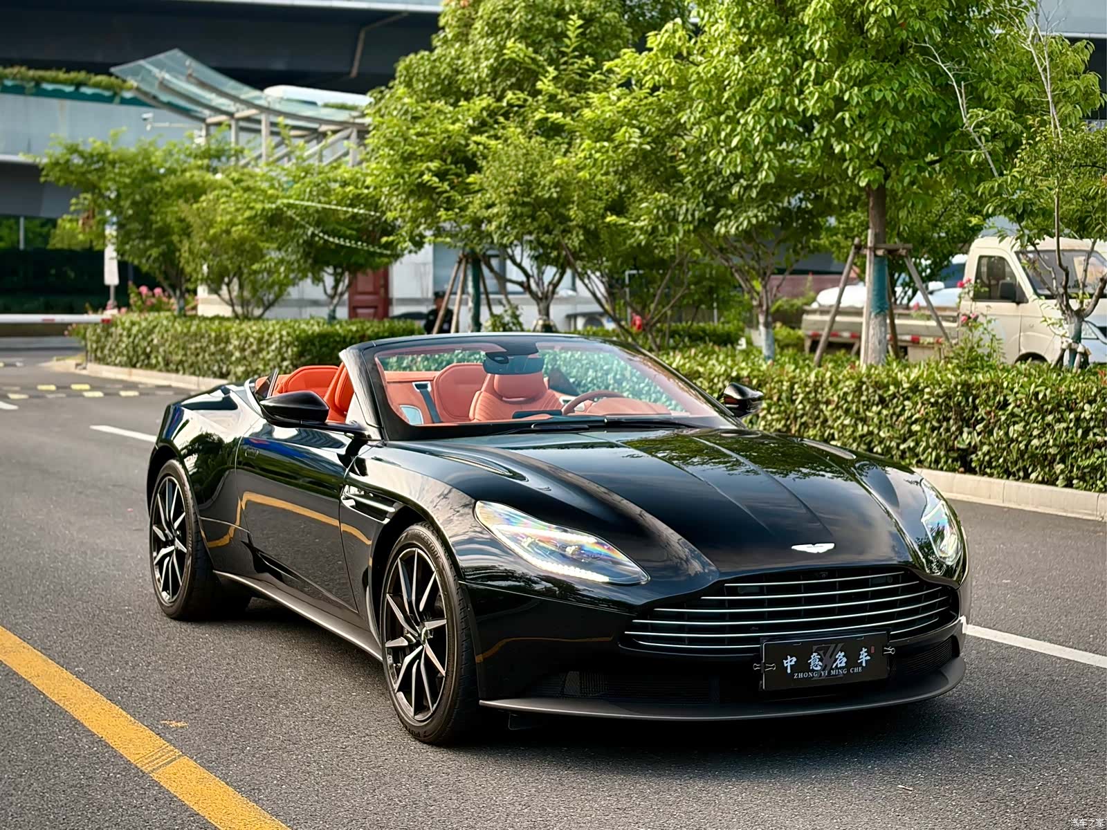 Aston Martin DB11, 2023 3