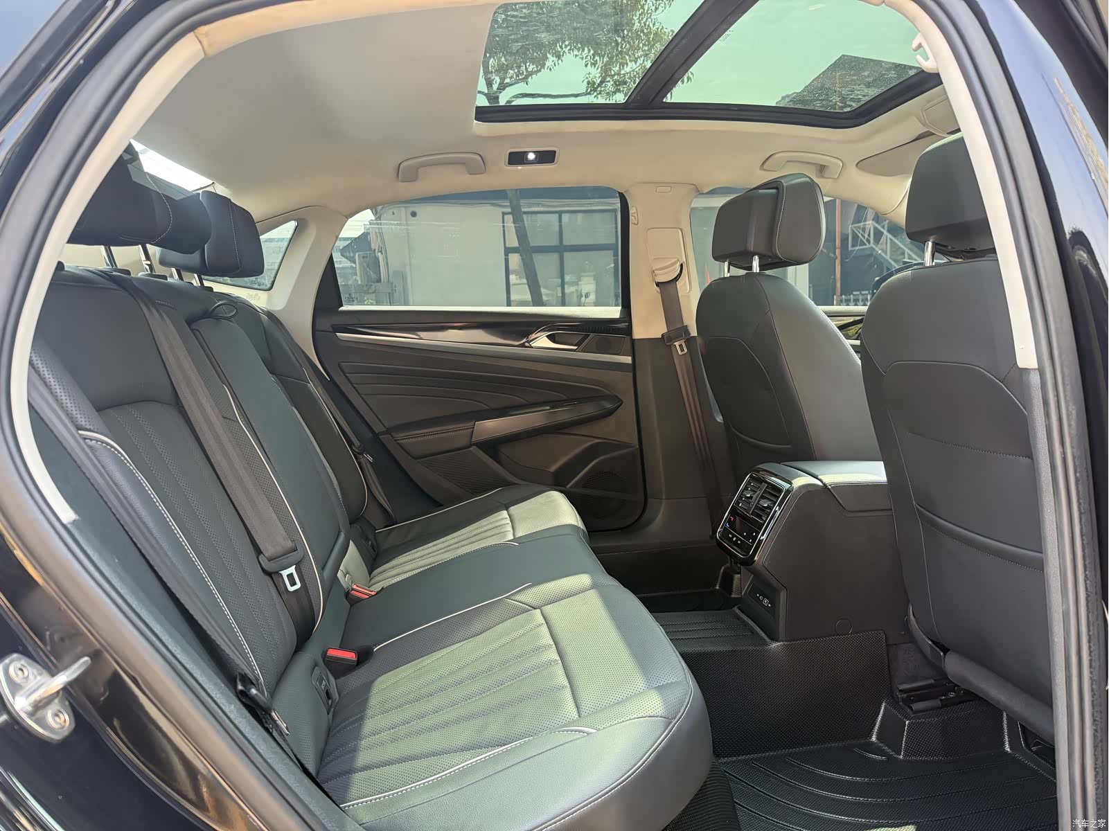 Volkswagen Passat, 2024 14