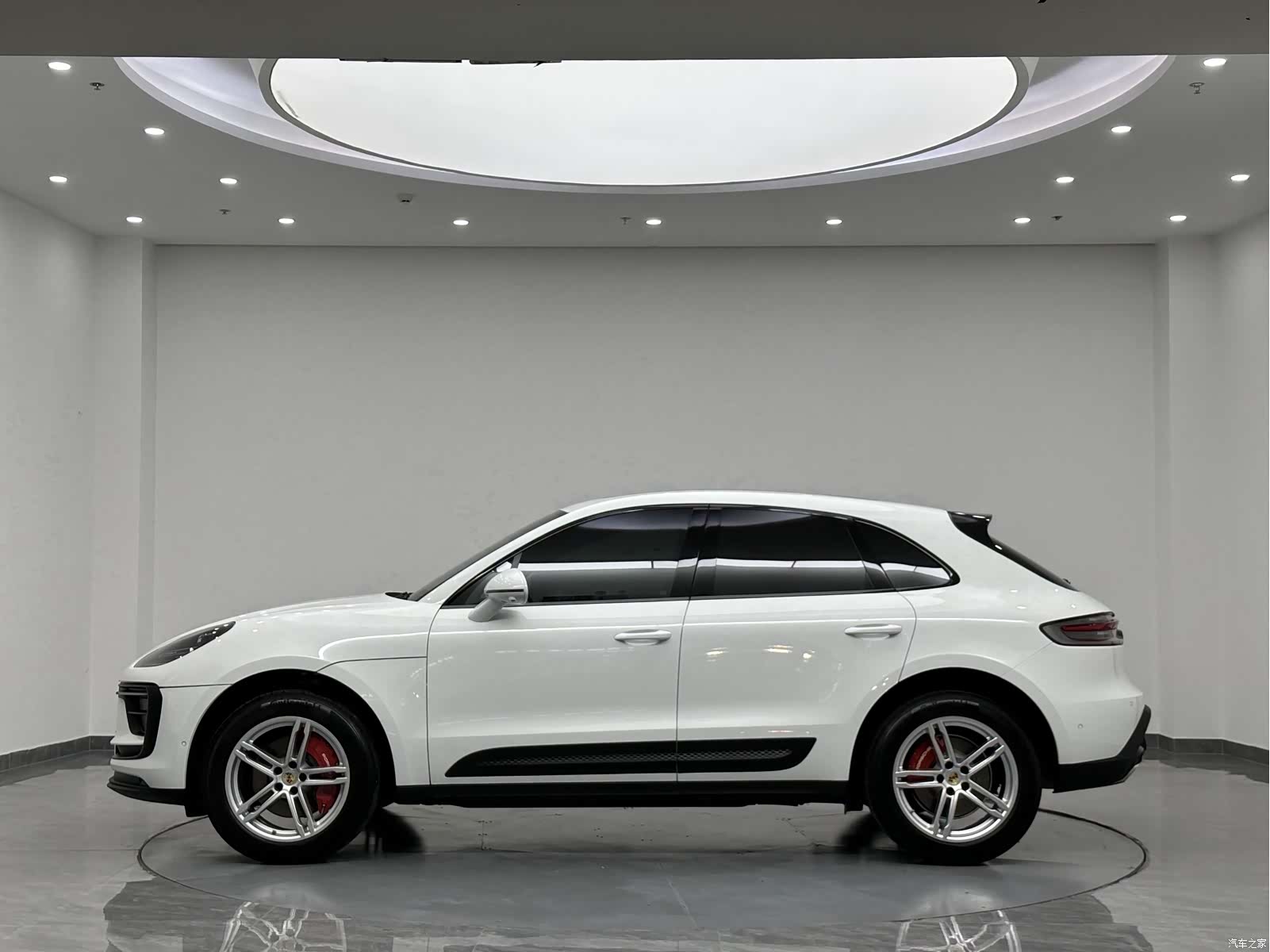 Porsche Macan, 2023 все фото