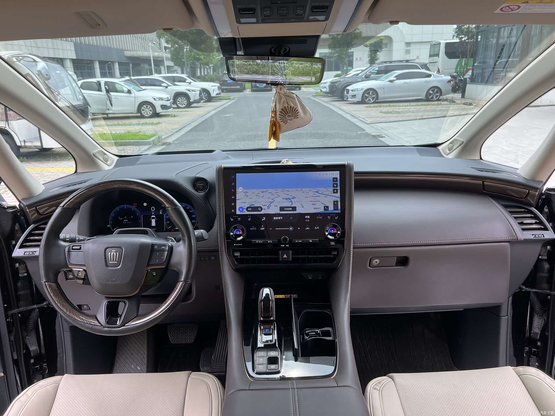 Toyota Vellfire, 2024 все фото